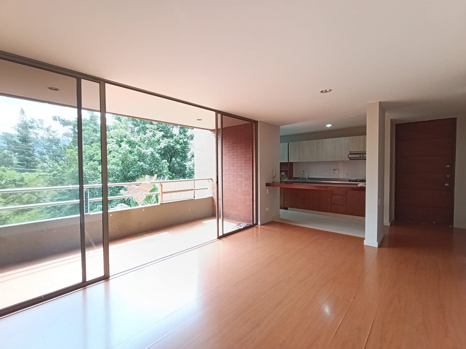 Apartamento en arriendo en Patio Bonito, El Poblado, Medellín — foto 1 de 14