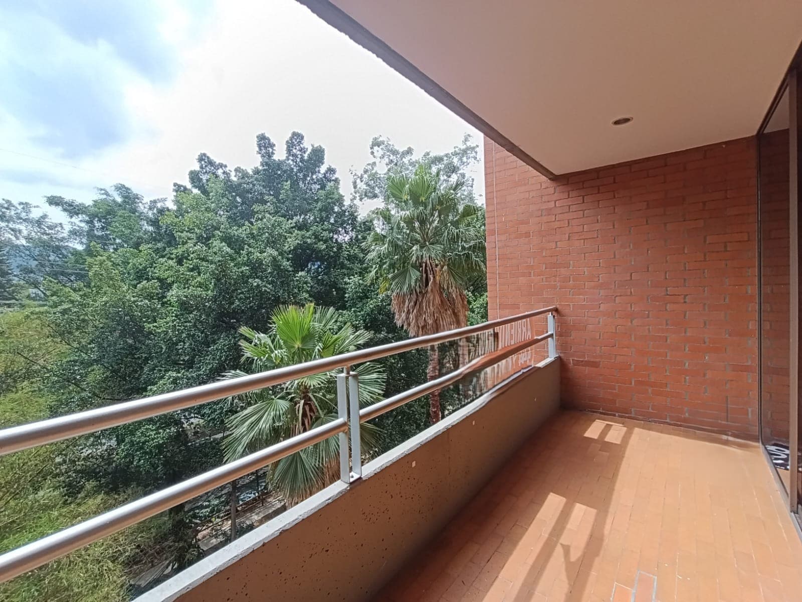 Apartamento en arriendo en Patio Bonito, El Poblado, Medellín — foto 2 de 14