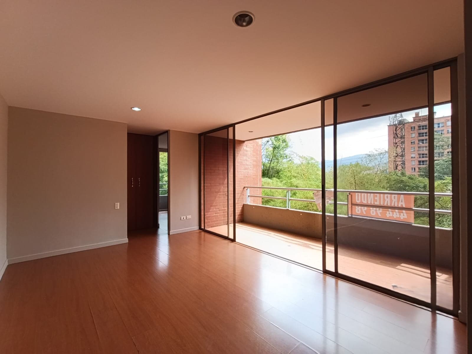 Apartamento en arriendo en Patio Bonito, El Poblado, Medellín — foto 3 de 14