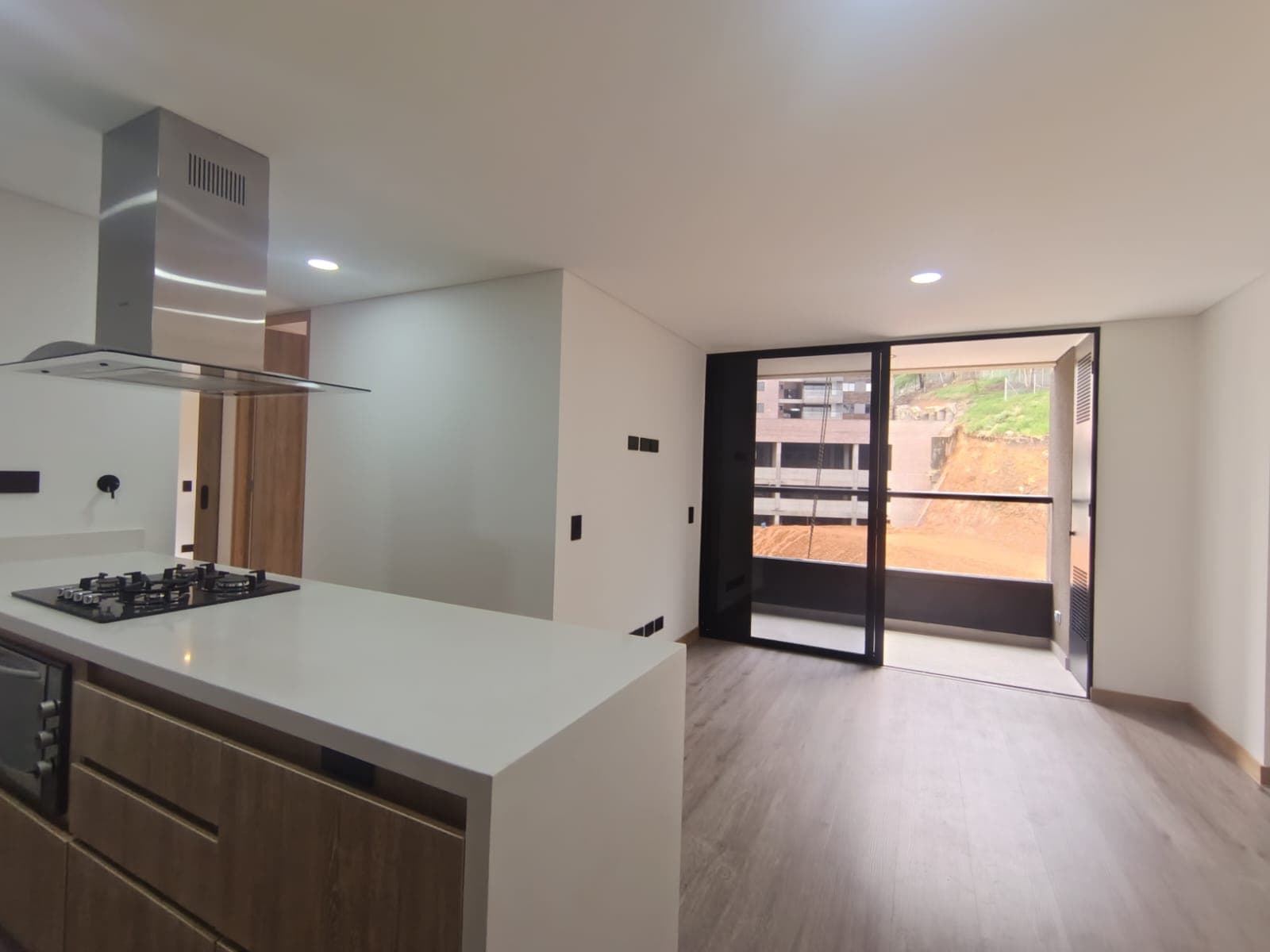 Apartamento en arriendo en La Asomadera, El Poblado, Medellín — foto 1 de 15