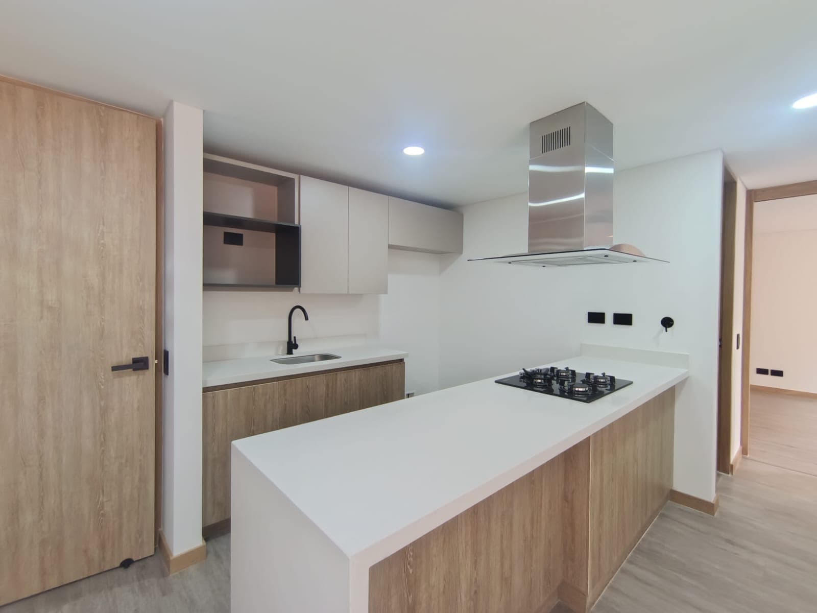 Apartamento en arriendo en La Asomadera, El Poblado, Medellín — foto 3 de 15