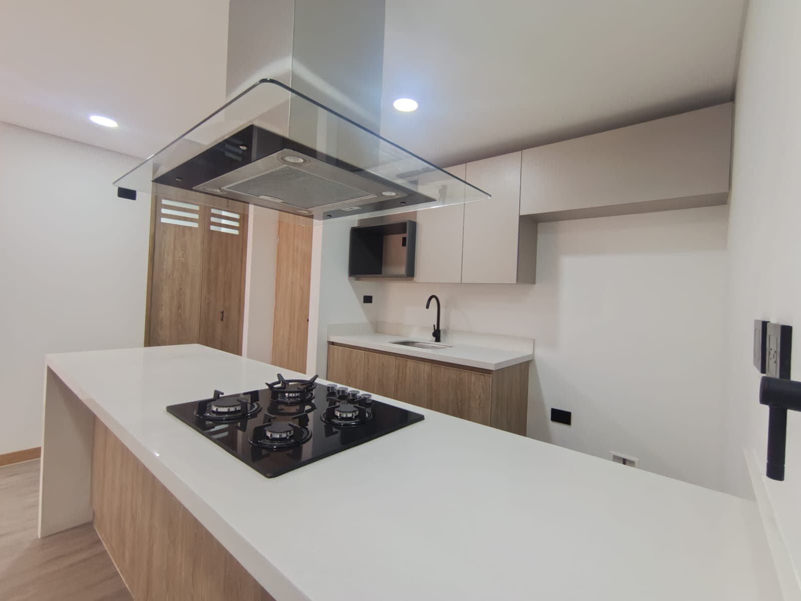 Apartamento en arriendo en La Asomadera, El Poblado, Medellín — foto 4 de 15