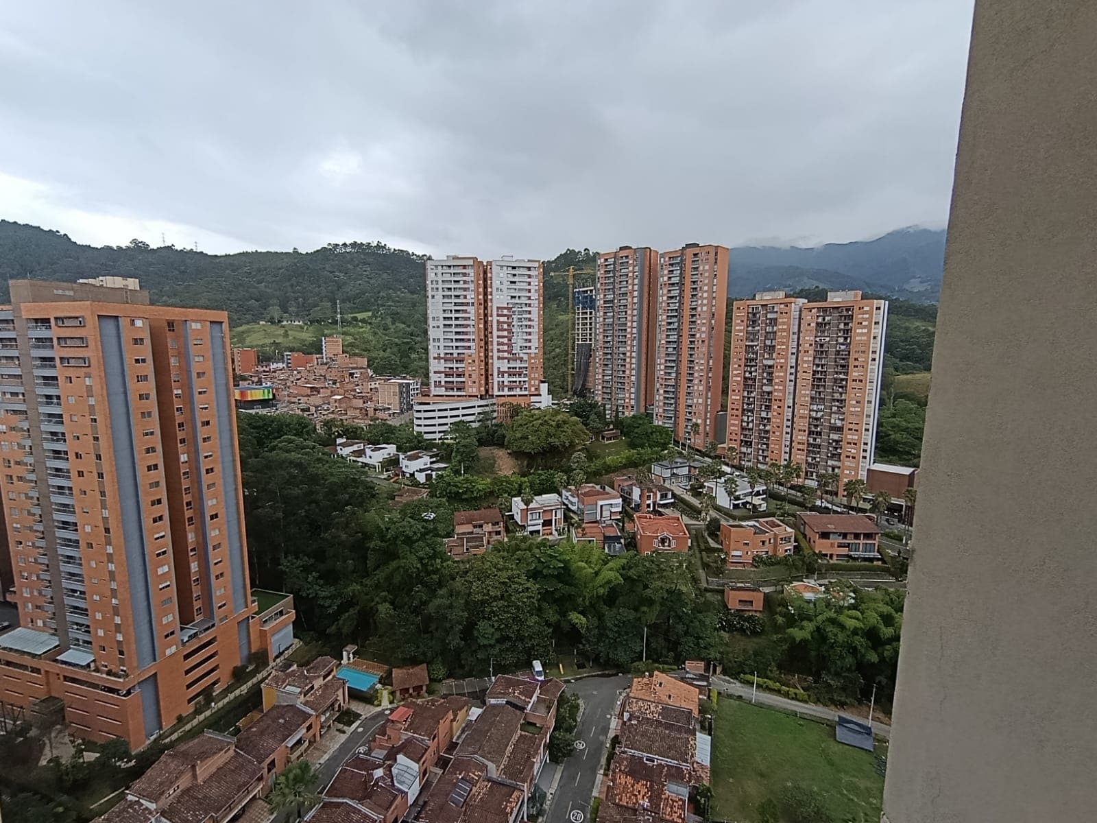 Apartamento en arriendo en Loma San José Sabaneta — foto 1 de 17