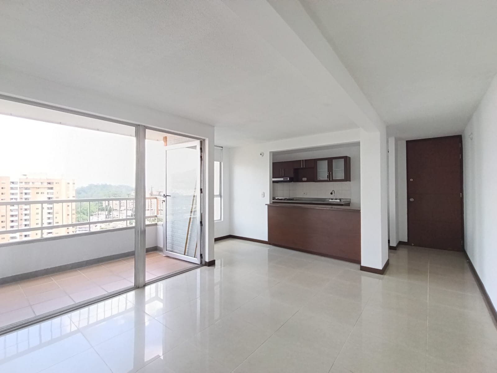 Apartamento en arriendo en Loma de San Julián, El Poblado, Medellín — foto 2 de 16