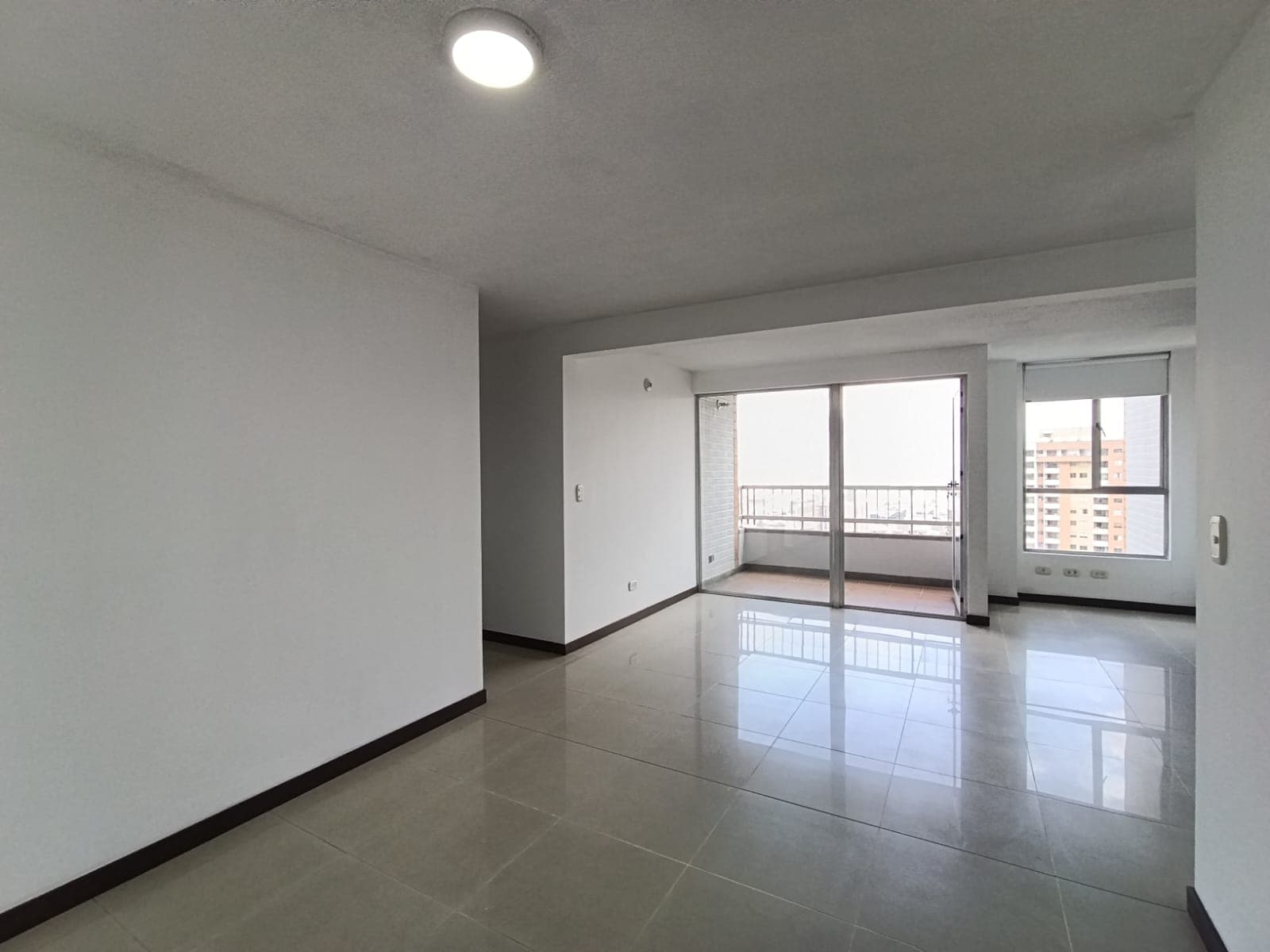 Apartamento en arriendo en Loma de San Julián, El Poblado, Medellín — foto 3 de 16