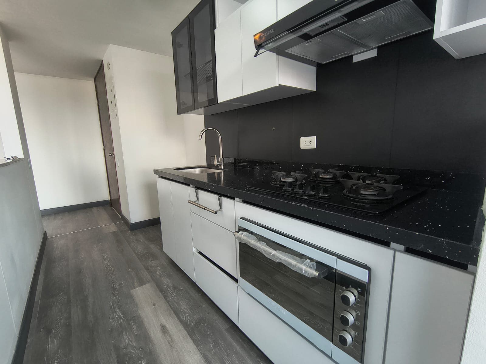 Apartamento en arriendo en San Lucas, El Poblado, Medellín — foto 5 de 13