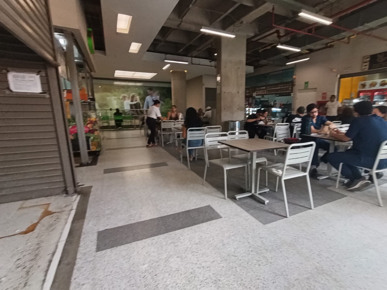 Local en arriendo en Bombona, Centro, Medellín — foto 1 de 13