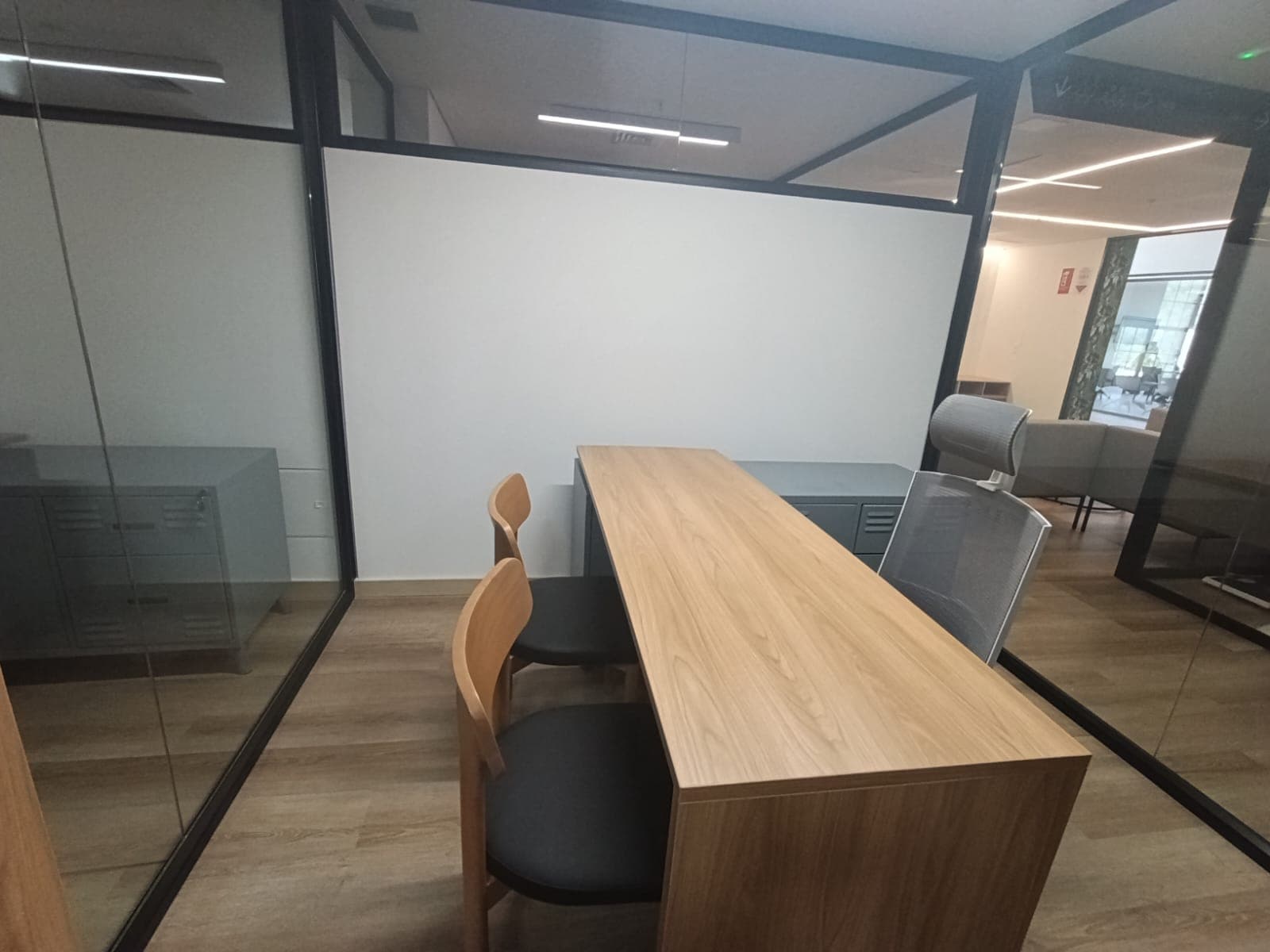 Oficina en arriendo en Los Colores, Laureles, Medellín — foto 1 de 20