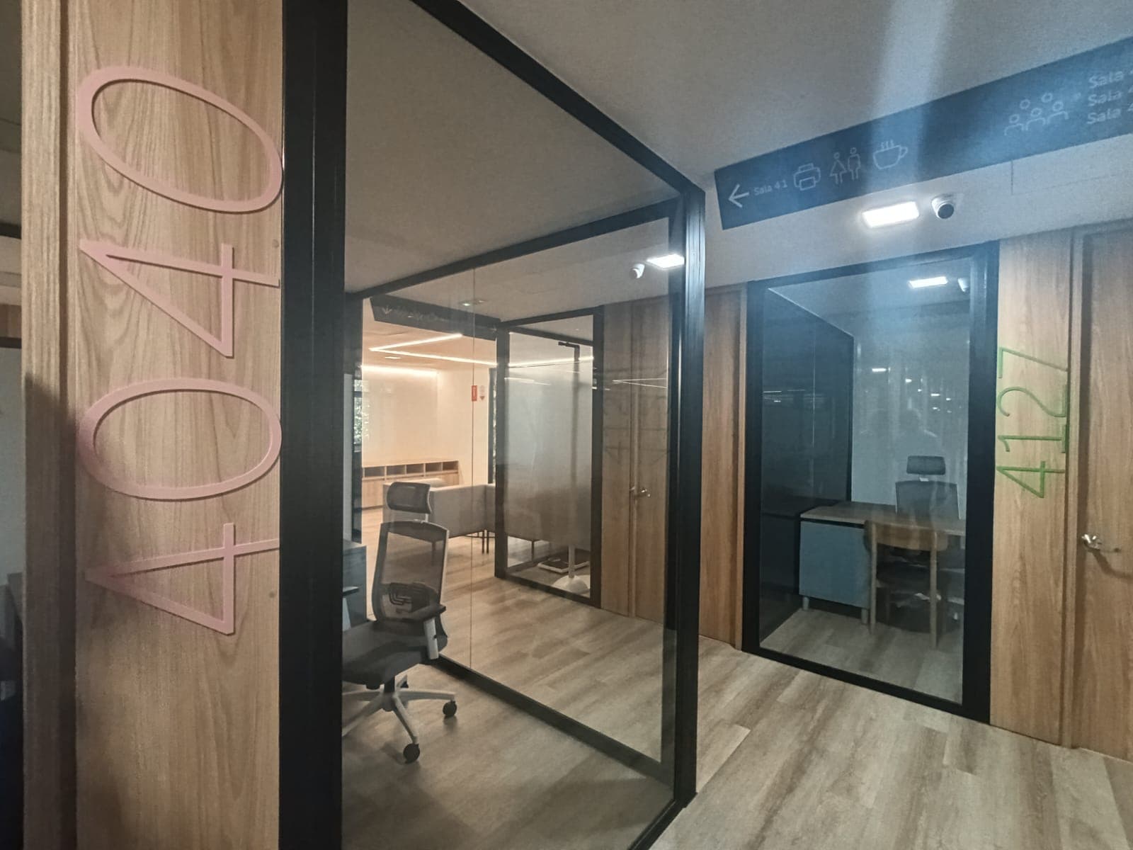 Oficina en arriendo en Los Colores, Laureles, Medellín — foto 3 de 20