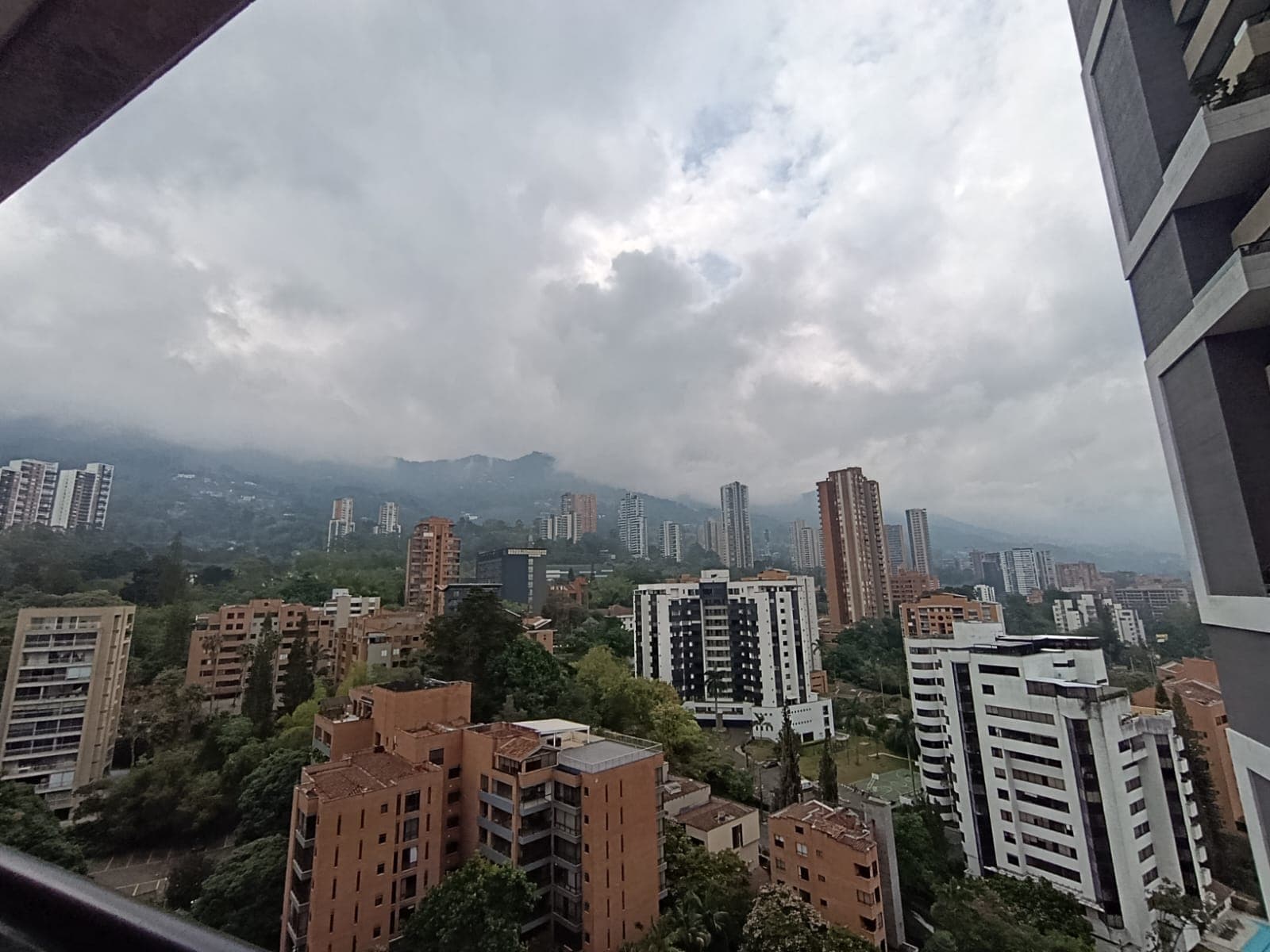 Apartamento en arriendo en Los Balsos, El Poblado, Medellín — foto 1 de 14
