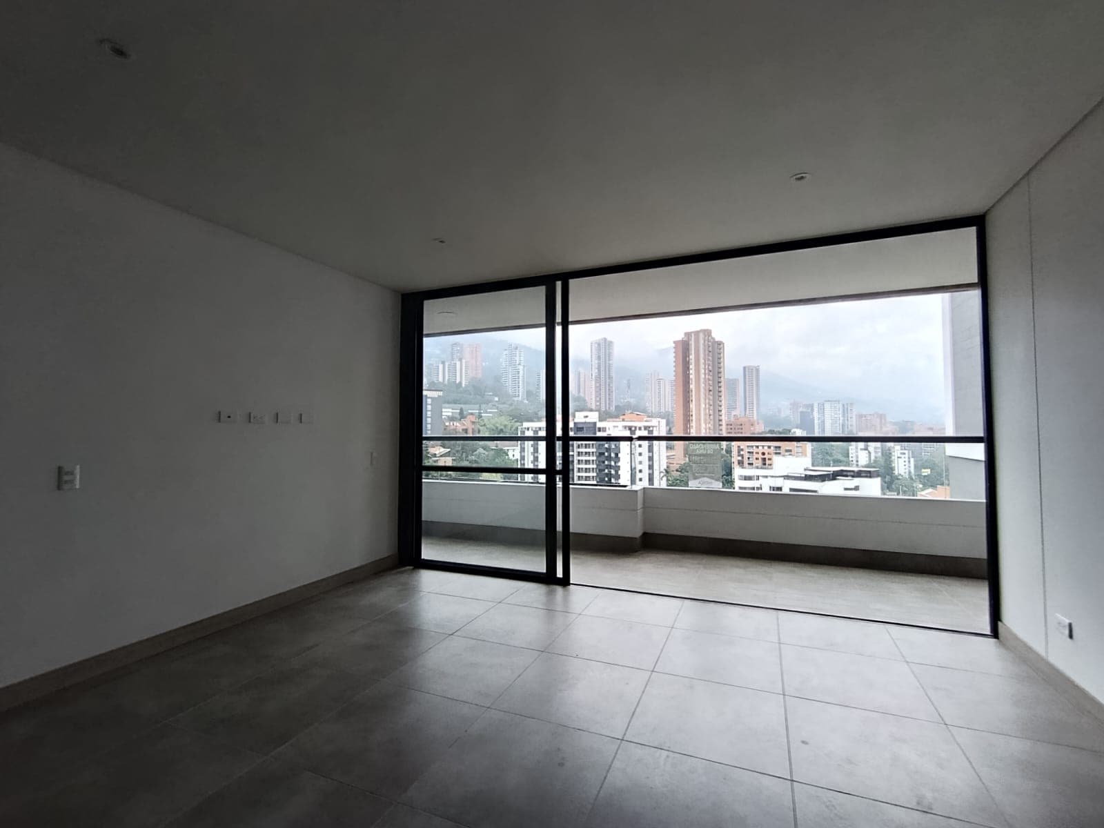 Apartamento en arriendo en Los Balsos, El Poblado, Medellín — foto 3 de 14