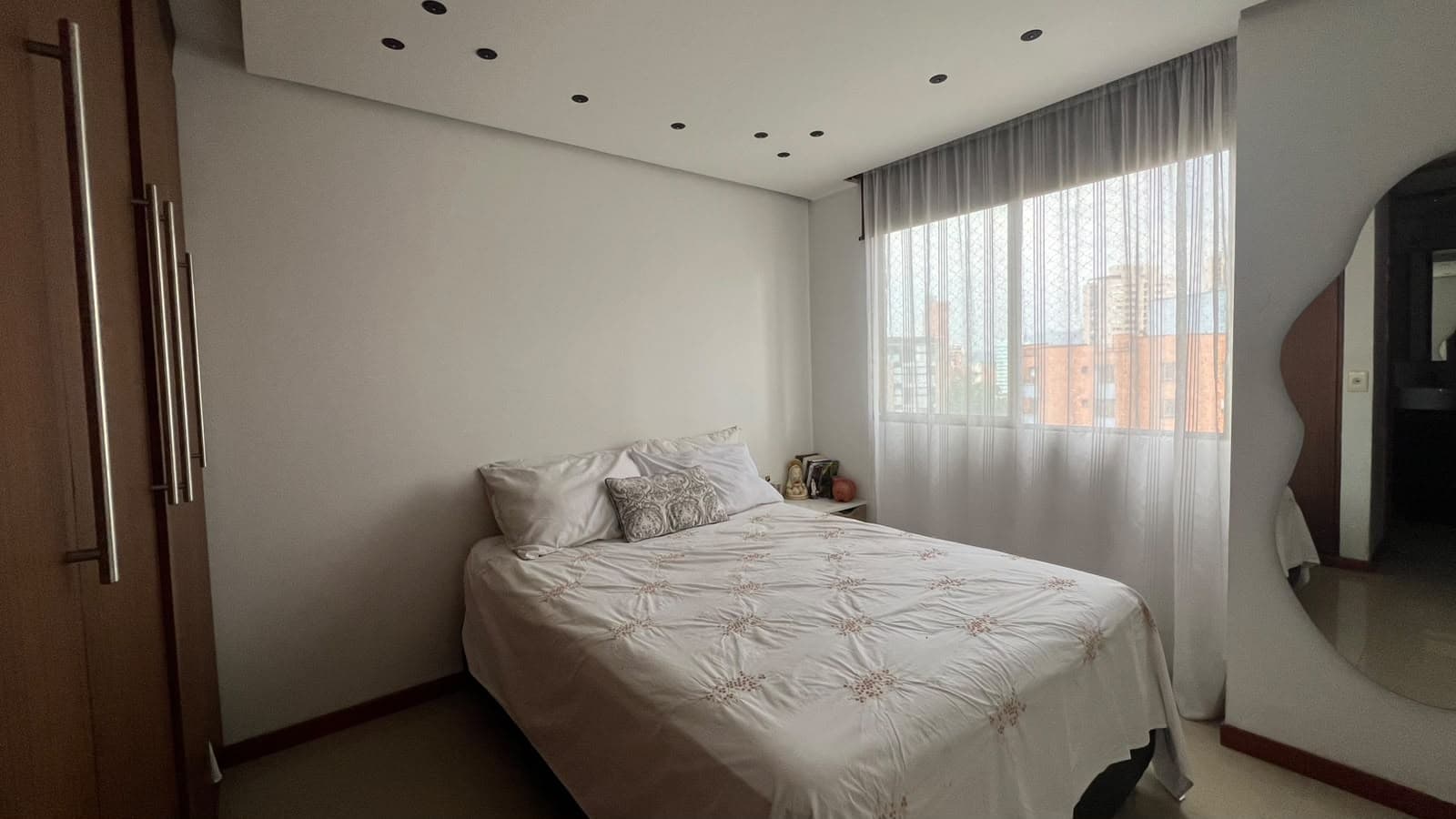 Apartamento en arriendo en Loma de San Julián, El Poblado, Medellín — foto 2 de 14
