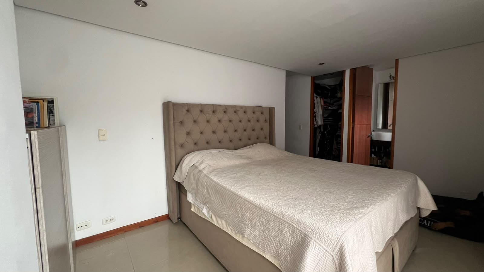 Apartamento en arriendo en Loma de San Julián, El Poblado, Medellín — foto 3 de 14