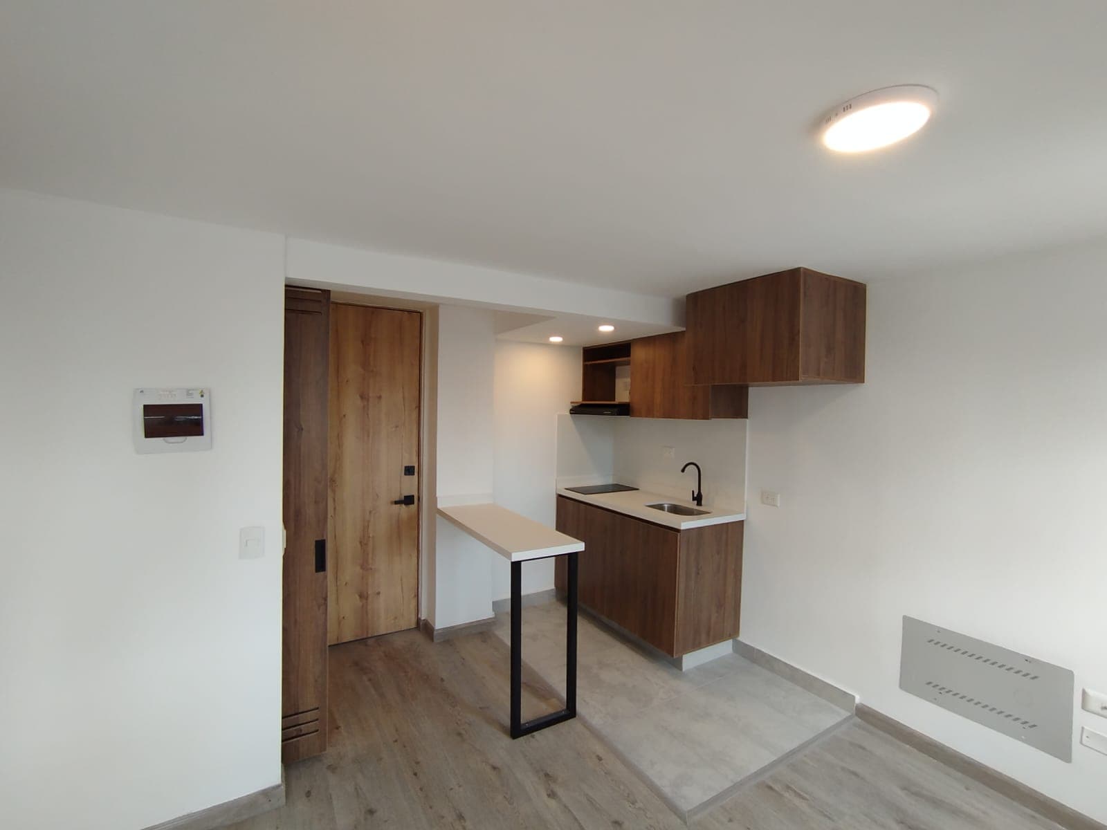 Apartaestudio en arriendo en Los Álamos, Engativa, Bogotá, D.C. — foto 2 de 16