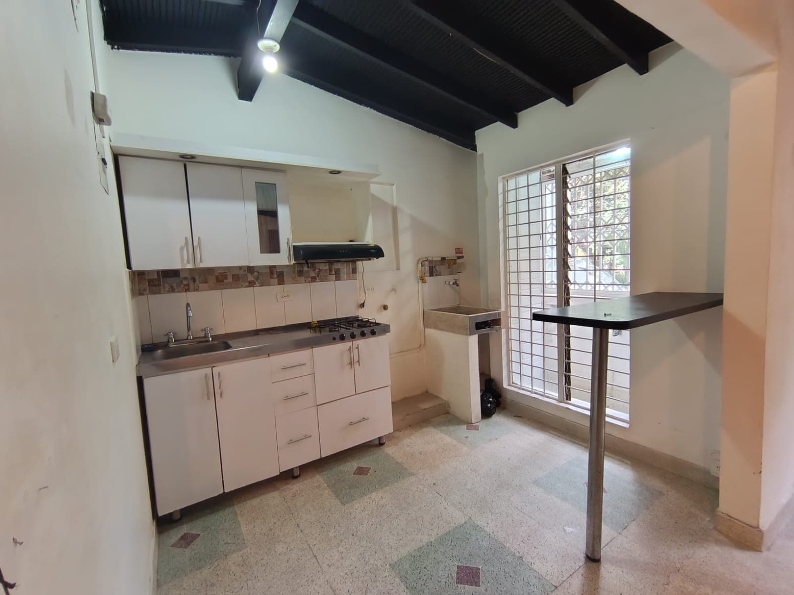 Apartaestudio en arriendo en La Castellana, Laureles, Medellín — foto 4 de 8