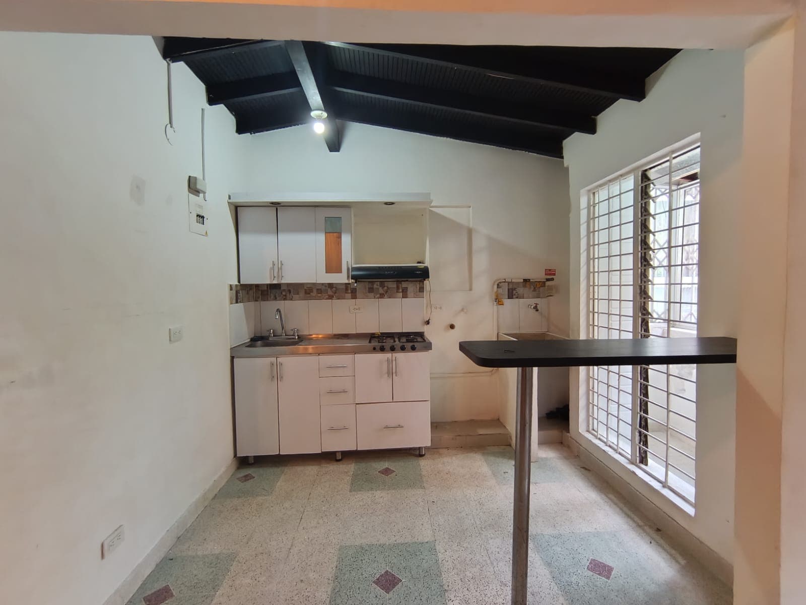 Apartaestudio en arriendo en La Castellana, Laureles, Medellín — foto 5 de 8