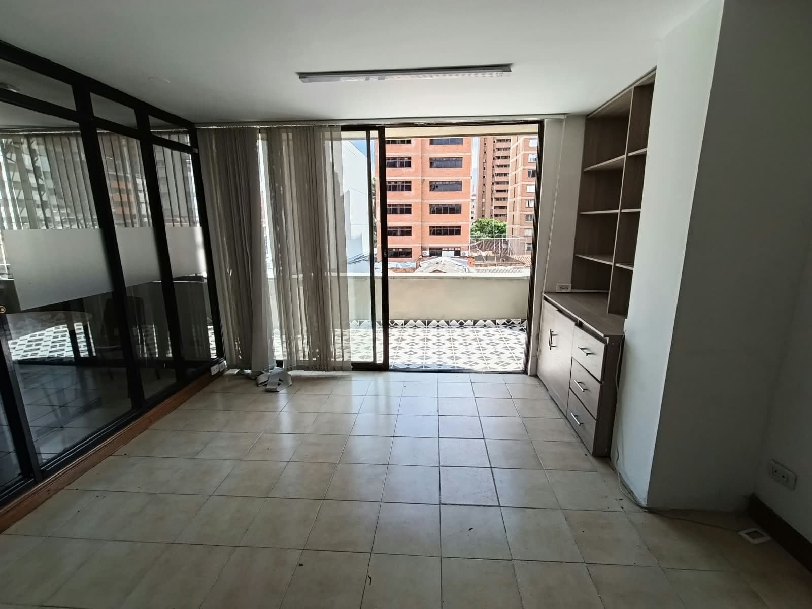 Oficina en arriendo en La Candelaria, Centro, Medellín — foto 3 de 10