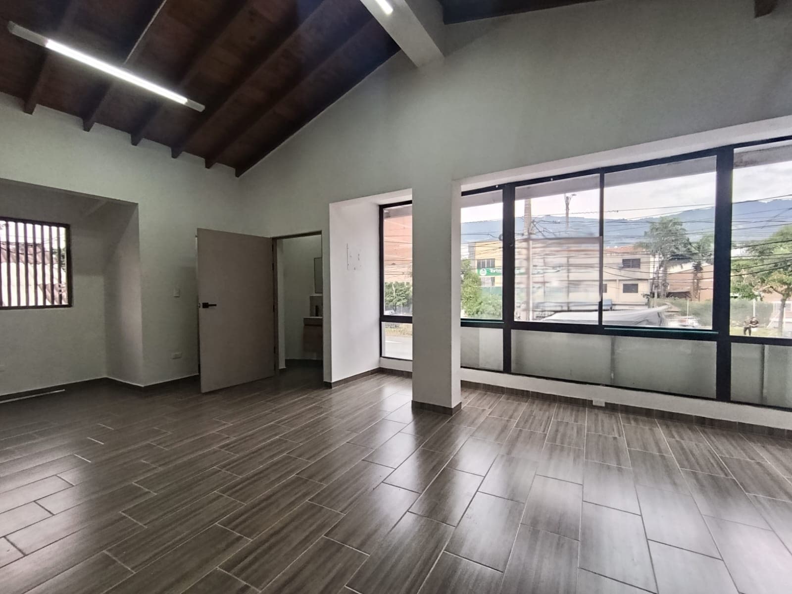 Oficina en arriendo en Guayabal, Medellín — foto 1 de 11