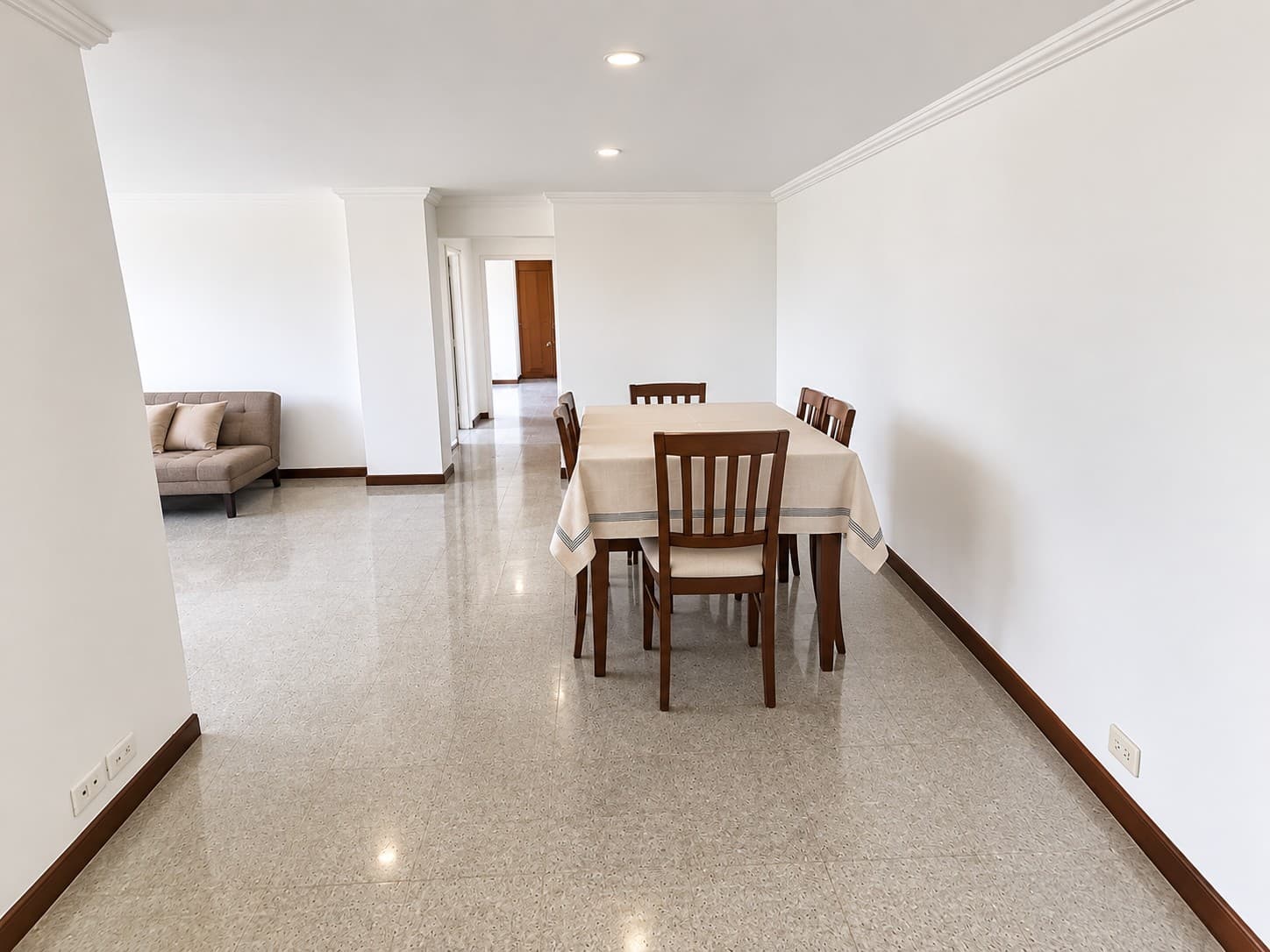 Apartamento en arriendo en Suramericana, Laureles, Medellín — foto 3 de 17
