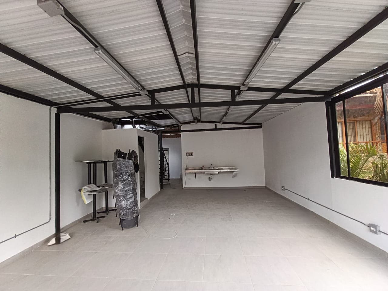 Local en arriendo en Manchester, Bello — foto 1 de 10