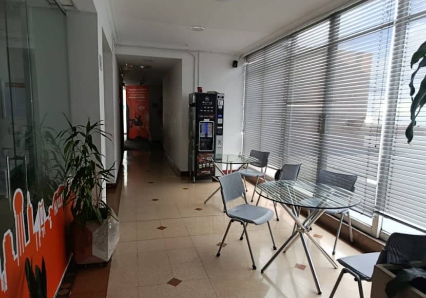 Oficina en arriendo en Conquistadores, Laureles, Medellín — foto 1 de 20