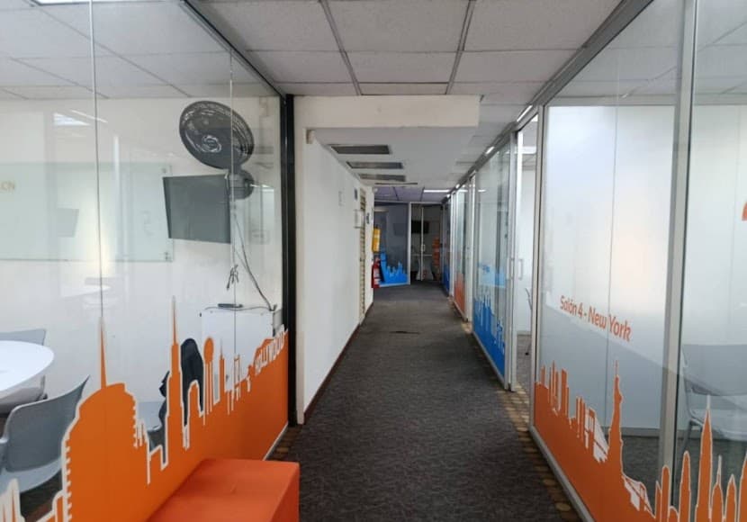 Oficina en arriendo en Conquistadores, Laureles, Medellín — foto 2 de 20