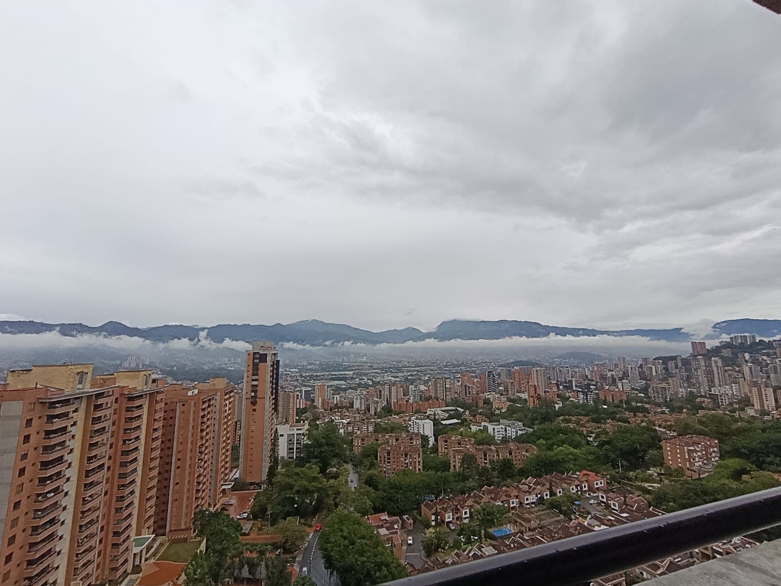 Apartamento en arriendo en La Visitacion Los Gonzalez, El Poblado, Medellín — foto 1 de 16