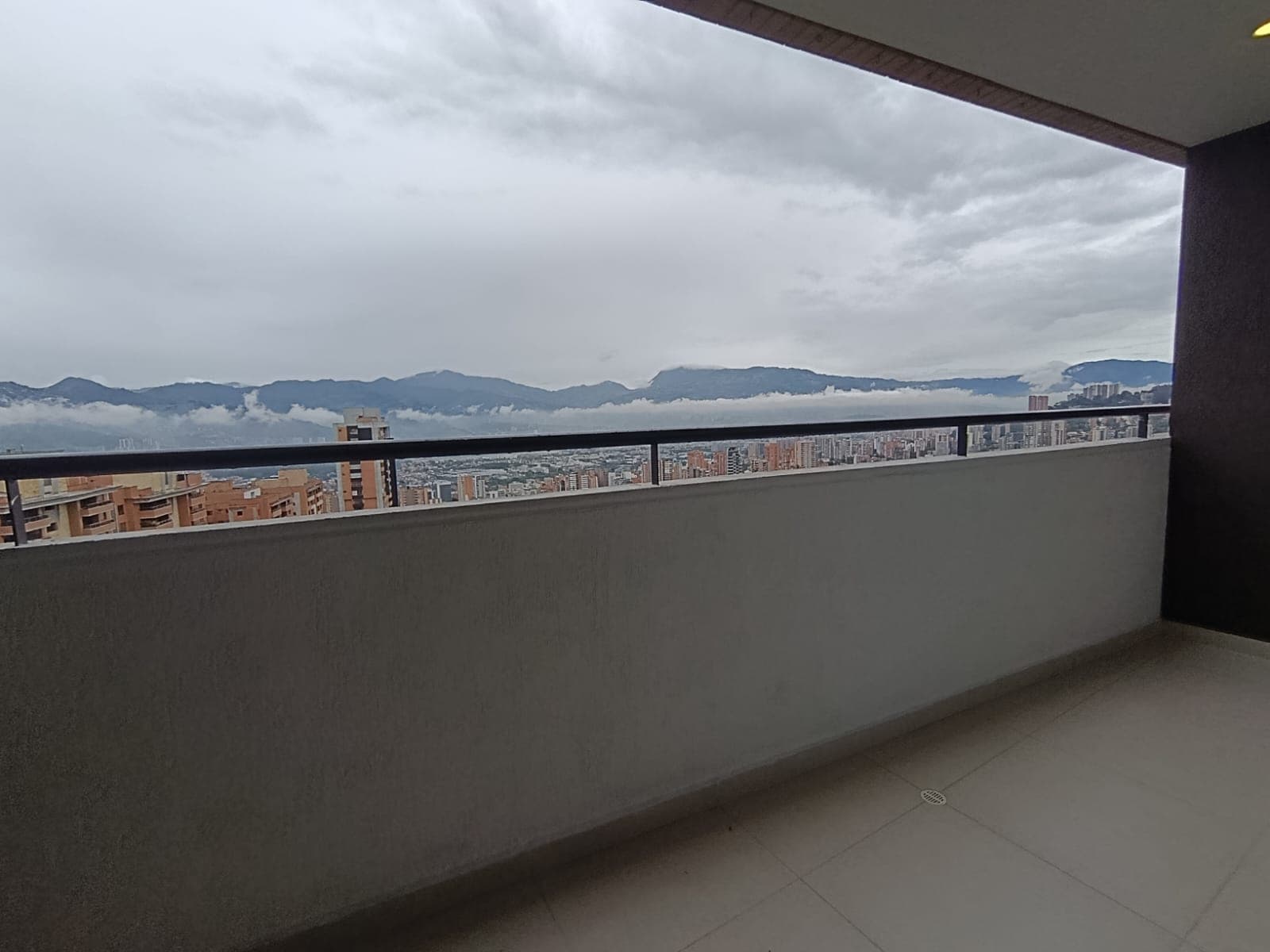 Apartamento en arriendo en La Visitacion Los Gonzalez, El Poblado, Medellín — foto 2 de 16