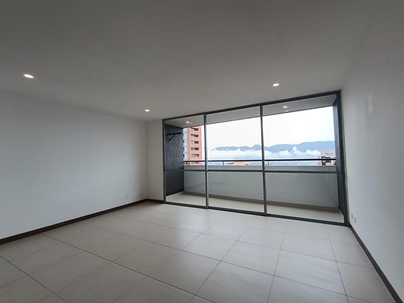 Apartamento en arriendo en La Visitacion Los Gonzalez, El Poblado, Medellín — foto 3 de 16