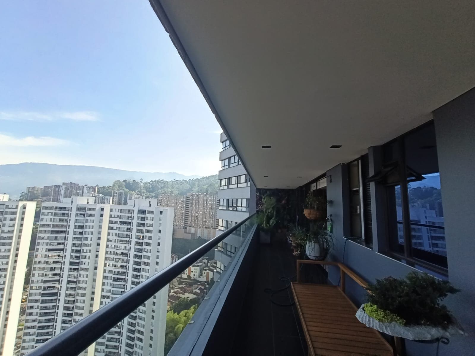 Apartamento en arriendo en Las Palmas Medellín, Centro — foto 1 de 20
