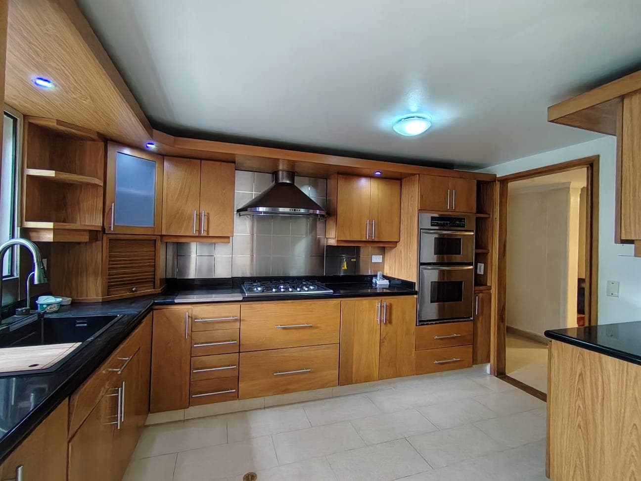 Casa Vivienda en arriendo en La Frontera, El Poblado, Medellín — foto 4 de 20