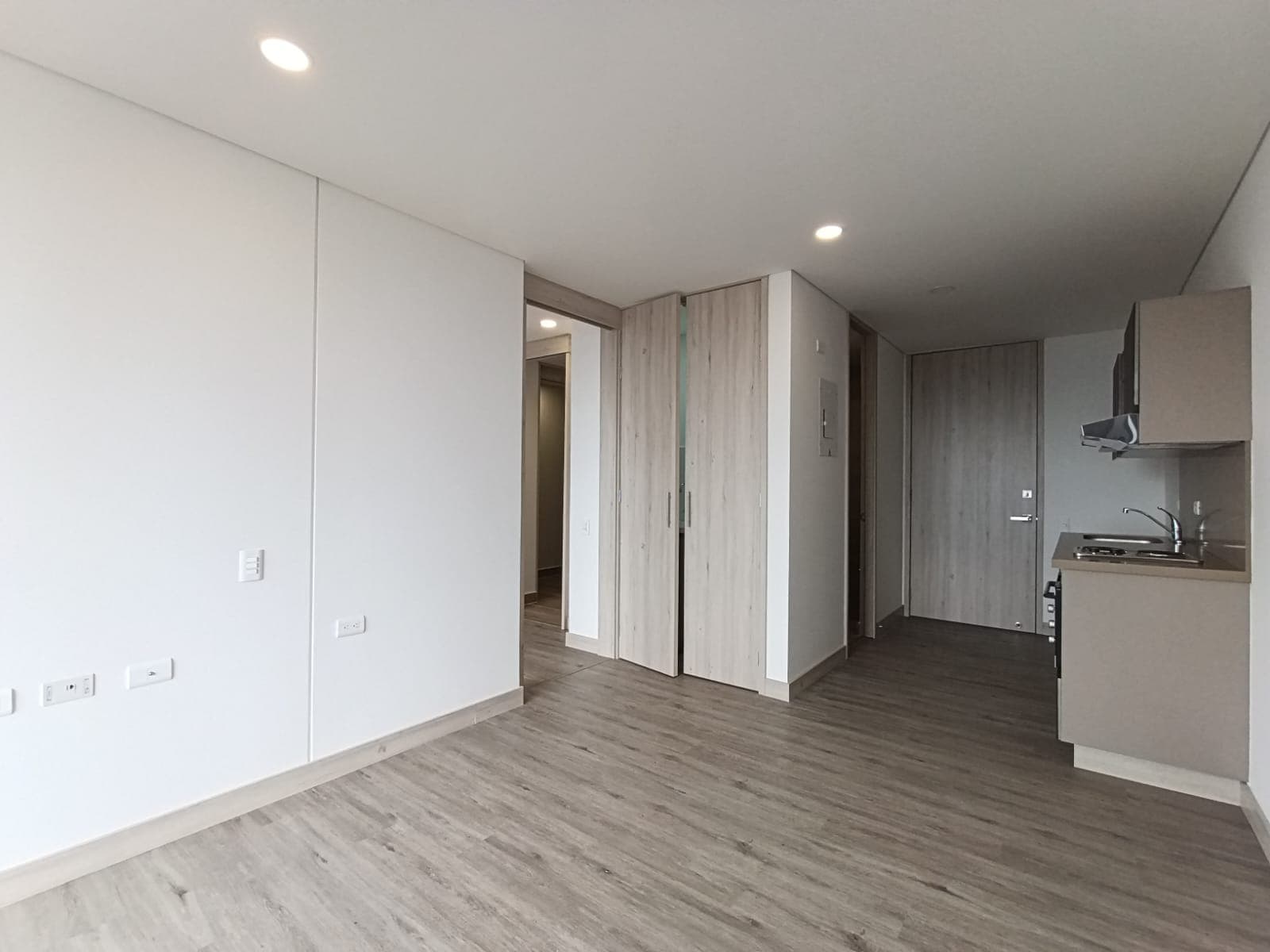 Apartaestudio en arriendo en Loma del Escobero Envigado — foto 1 de 15