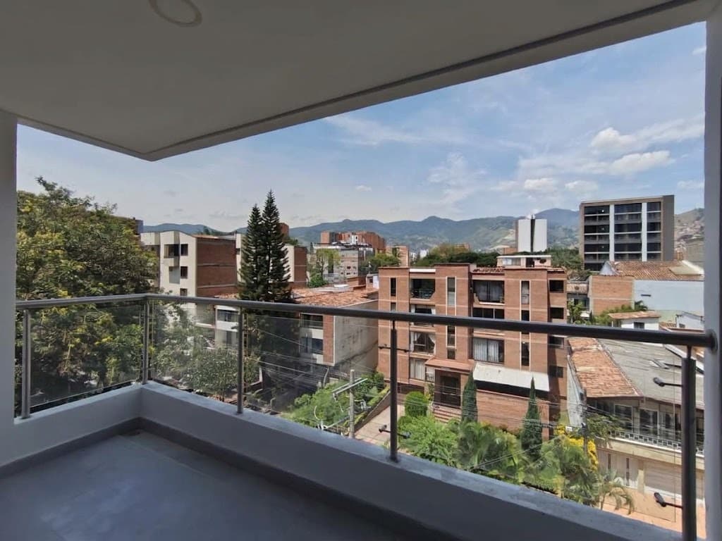 Apartamento en arriendo en Los Pinos, La America, Medellín — foto 1 de 16