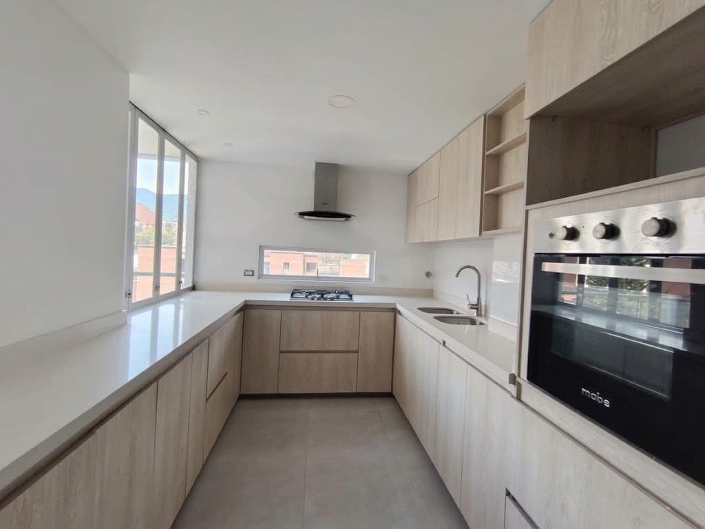 Apartamento en arriendo en Los Pinos, La America, Medellín — foto 4 de 16