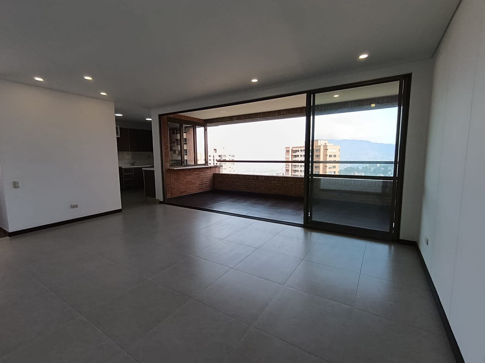 Apartamento en arriendo en La Calera, El Poblado, Medellín — foto 1 de 20