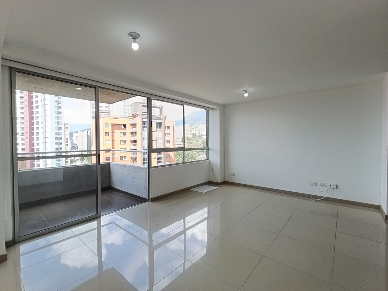 Apartamento en arriendo en Santa María de los Ángeles, El Poblado, Medellín — foto 3 de 18