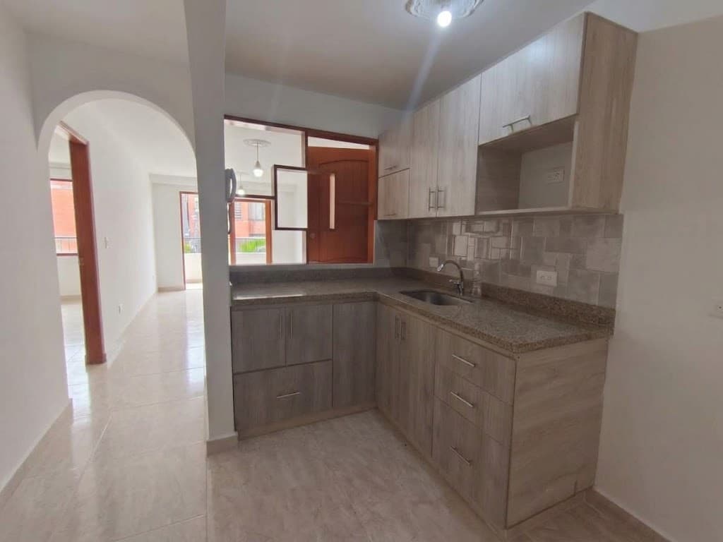 Apartamento en arriendo en La Floresta, La America, Medellín — foto 2 de 11