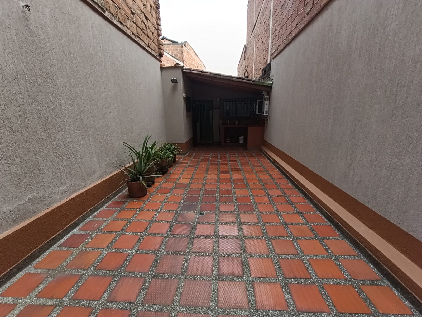 Casa Comercial en arriendo en La América, Medellín — foto 2 de 20
