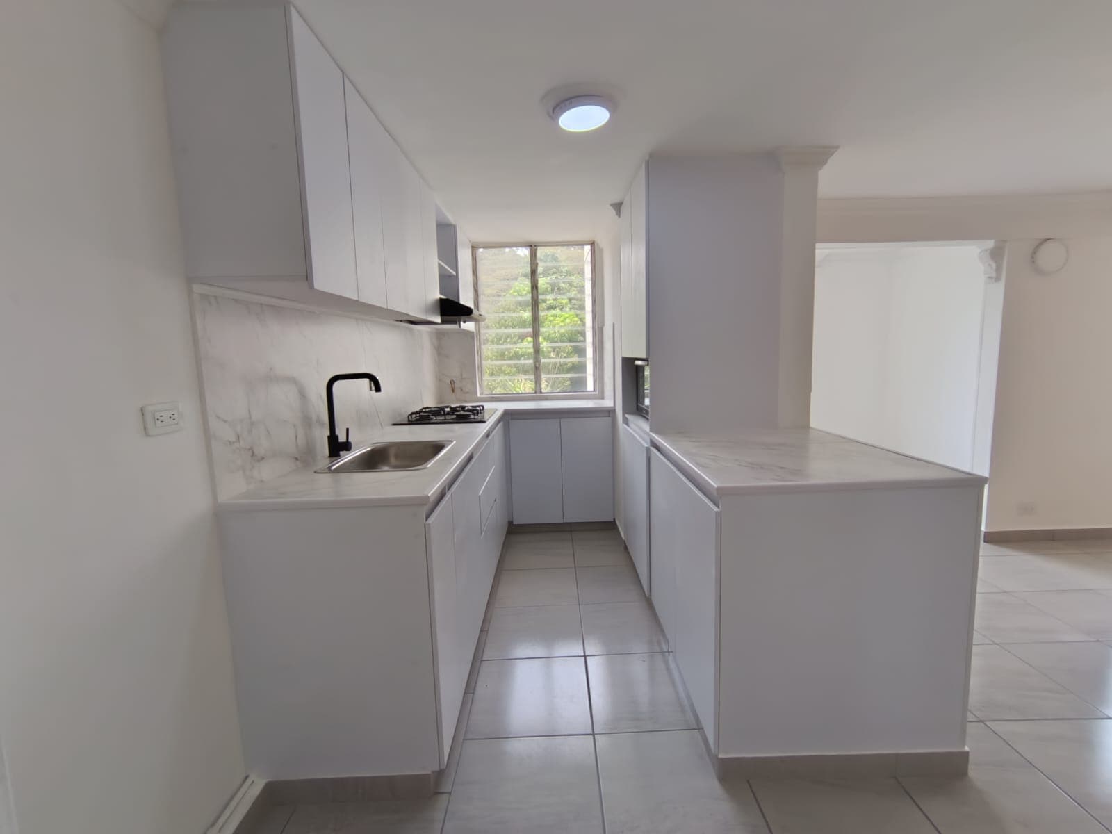 Apartamento en arriendo en Almería, La America, Medellín — foto 1 de 16