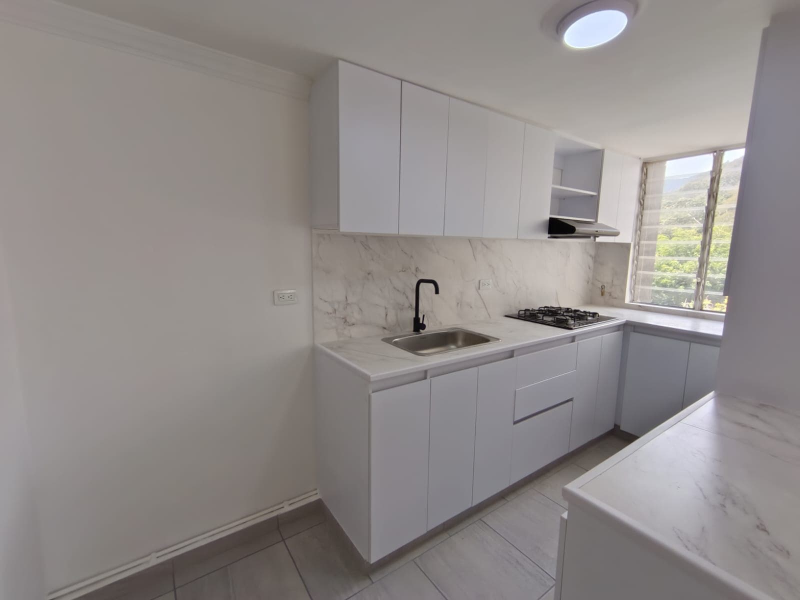 Apartamento en arriendo en Almería, La America, Medellín — foto 2 de 16