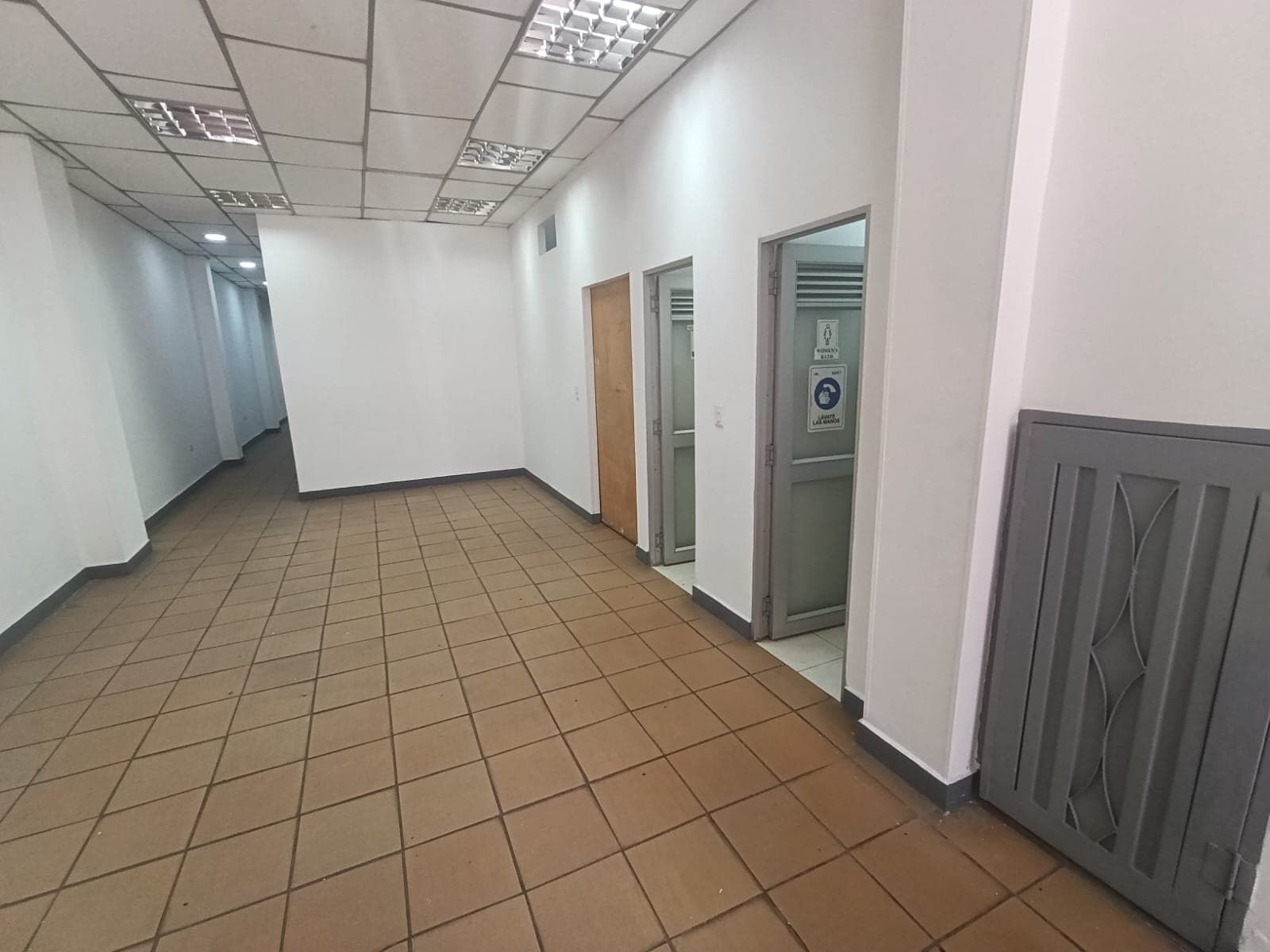 Local en arriendo en Manchester, Bello — foto 1 de 20