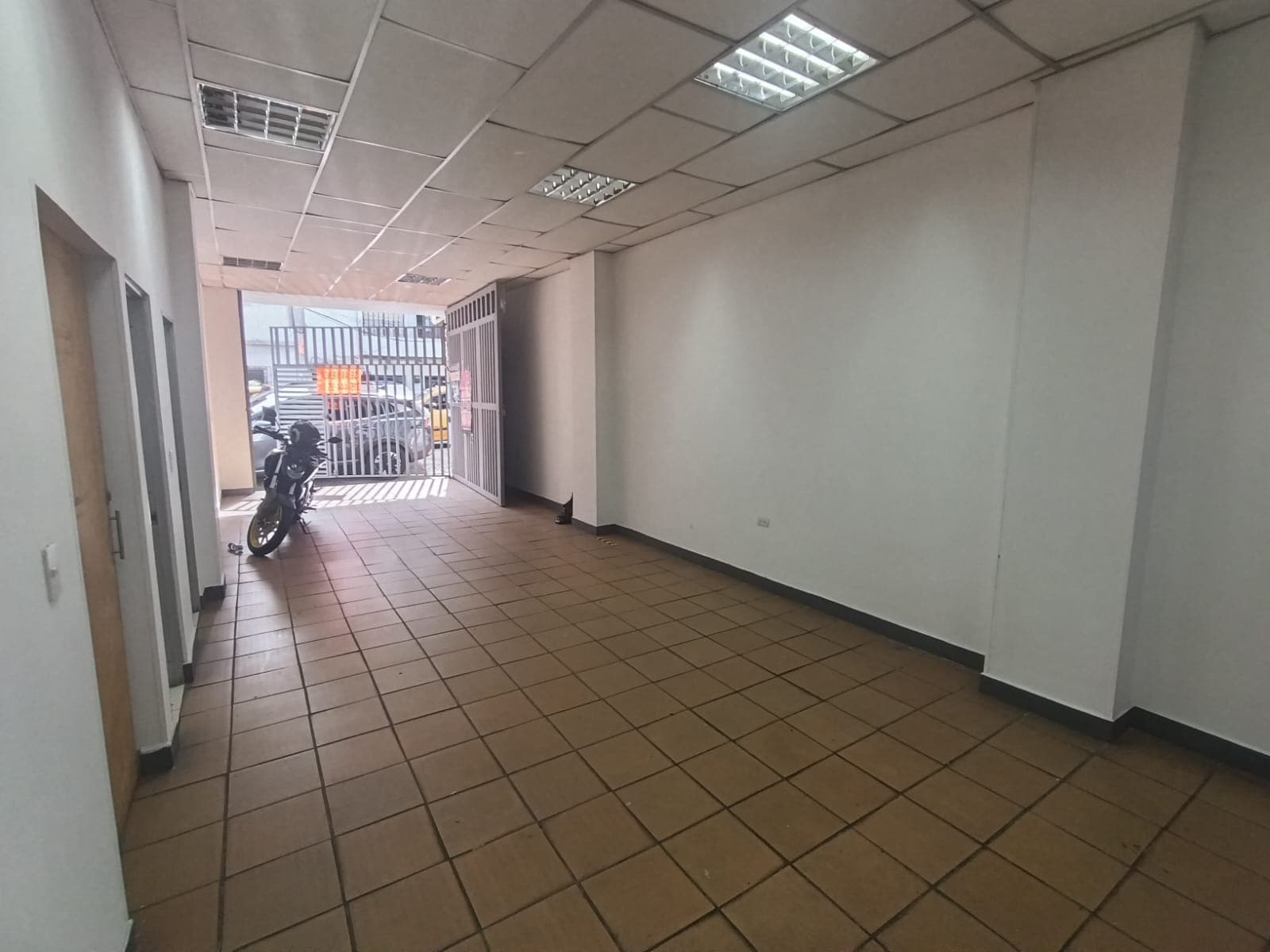 Local en arriendo en Manchester, Bello — foto 2 de 20