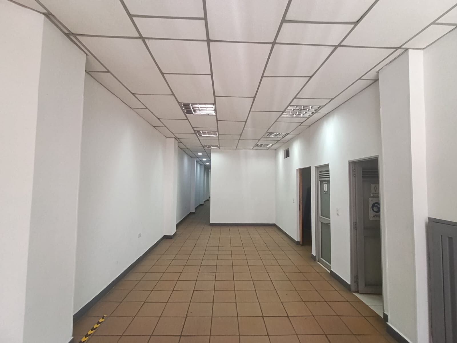 Local en arriendo en Manchester, Bello — foto 3 de 20