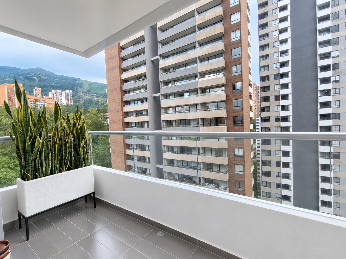 Apartamento en arriendo en Los Balsos, El Poblado, Medellín — foto 1 de 12