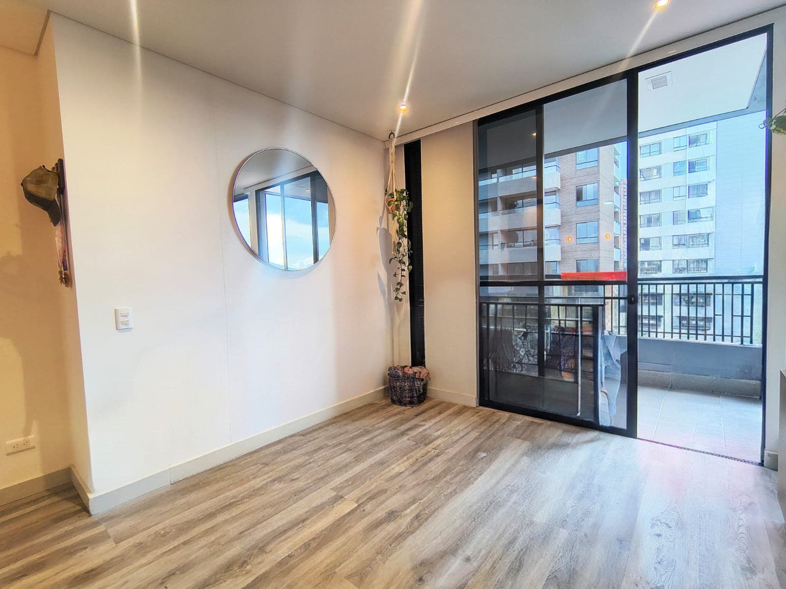 Apartamento en arriendo en Los Balsos, El Poblado, Medellín — foto 3 de 12