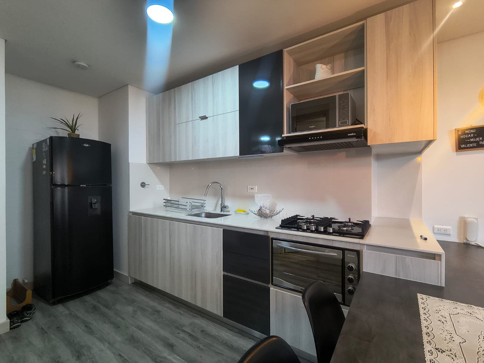 Apartamento en arriendo en Los Balsos, El Poblado, Medellín — foto 5 de 12