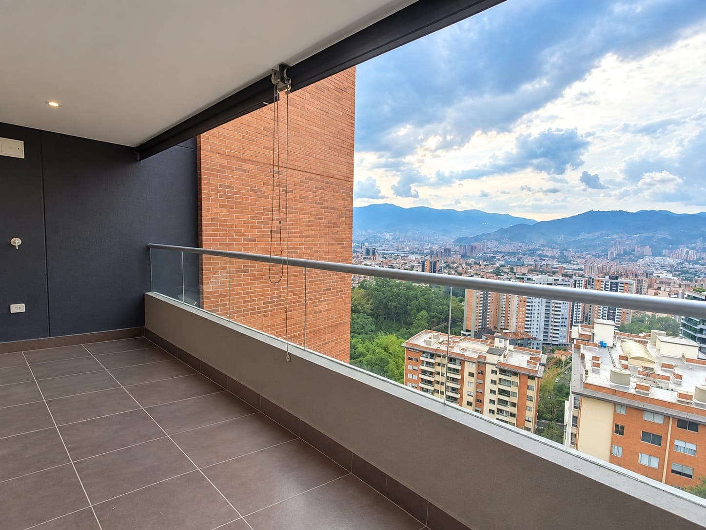 Apartamento en arriendo en Loma del Esmeraldal, Envigado — foto 1 de 19