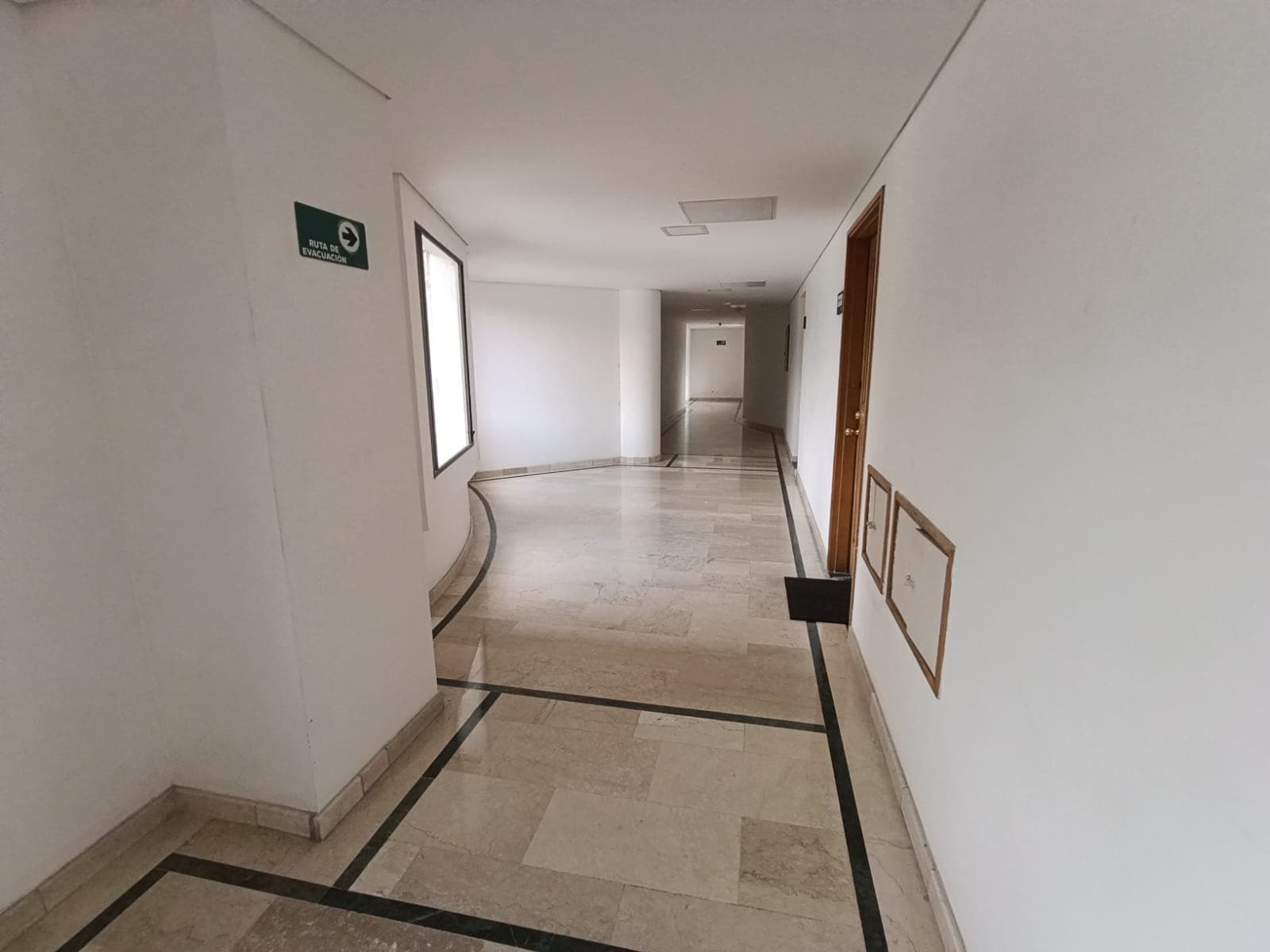 Oficina en arriendo en Loma de los Parra, El Poblado, Medellín — foto 2 de 13