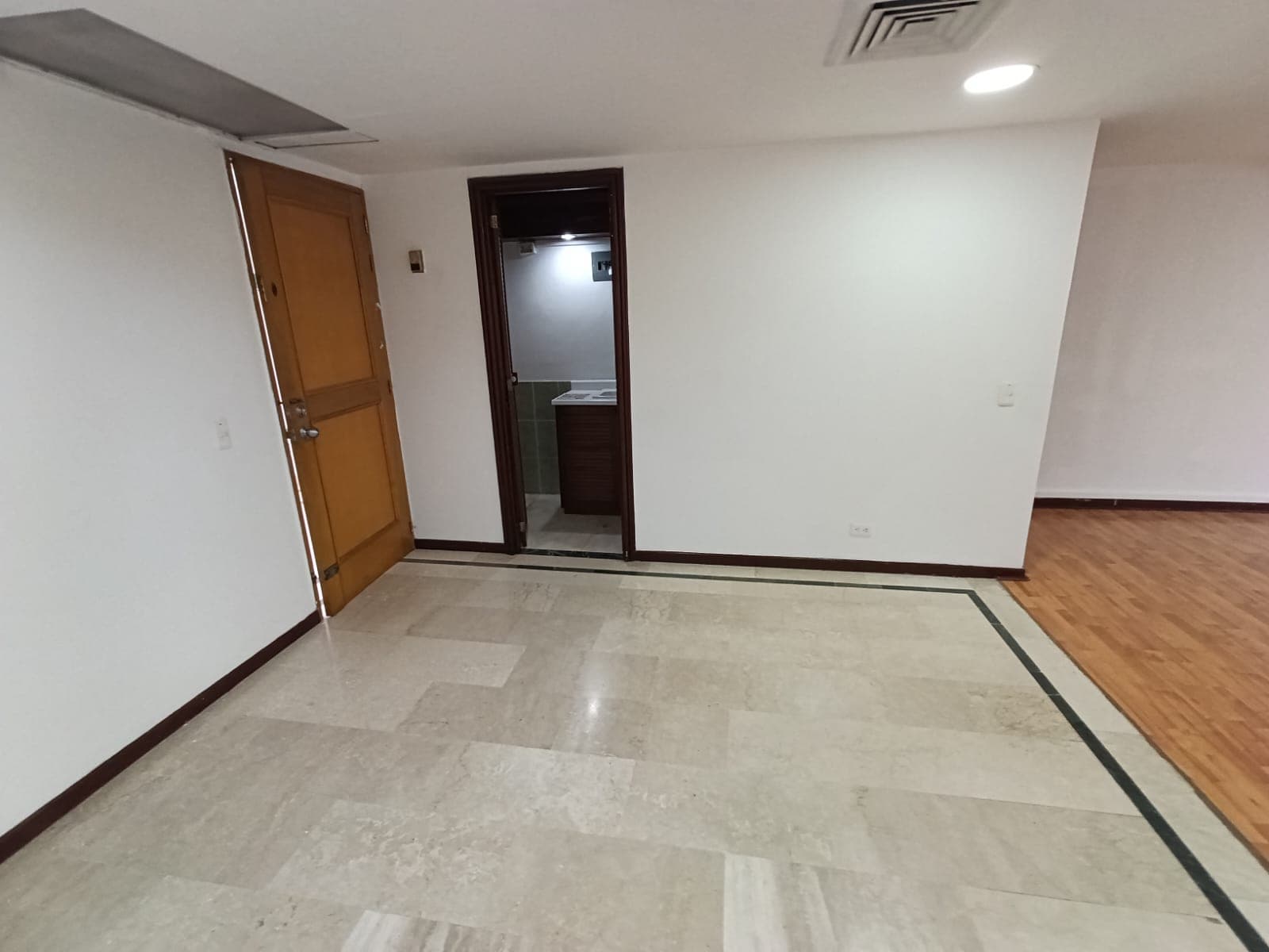 Oficina en arriendo en Loma de los Parra, El Poblado, Medellín — foto 4 de 13