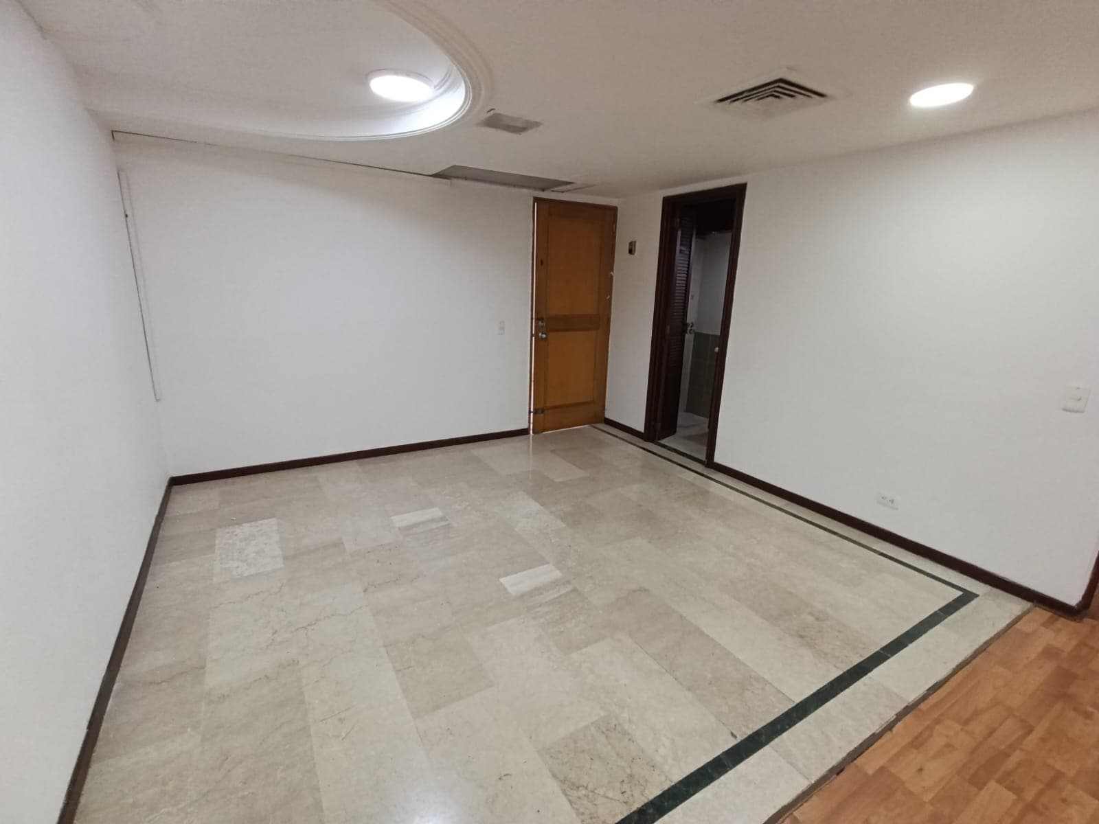 Oficina en arriendo en Loma de los Parra, El Poblado, Medellín — foto 5 de 13